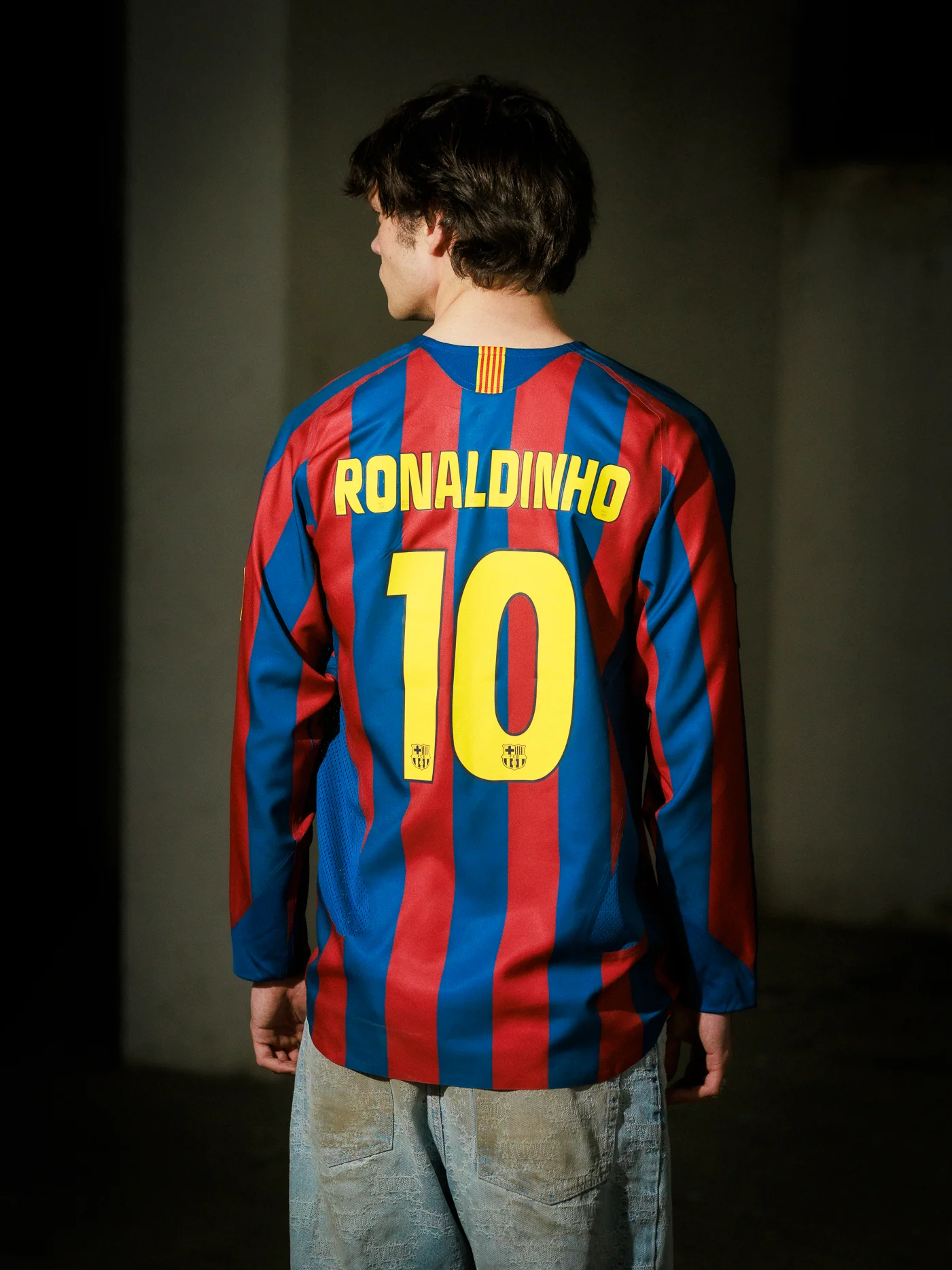 Ronaldinho FC Barcelona 2005/06 Reissue Long Sleeve Jersey - Image 2