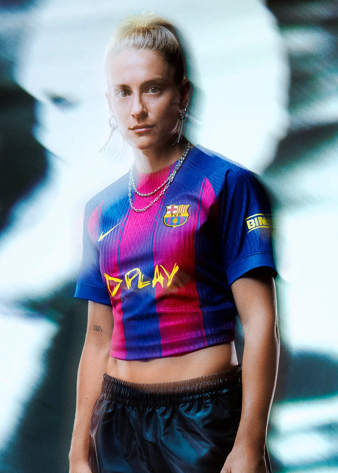SIGNED|Limited Edition FC BARCELONA x ED SHEERAN 25/26 women's home jersey signed by the starting line-ups of the men's El Clásico match (26/10) and the women's match vs. GRANADA (19/10)